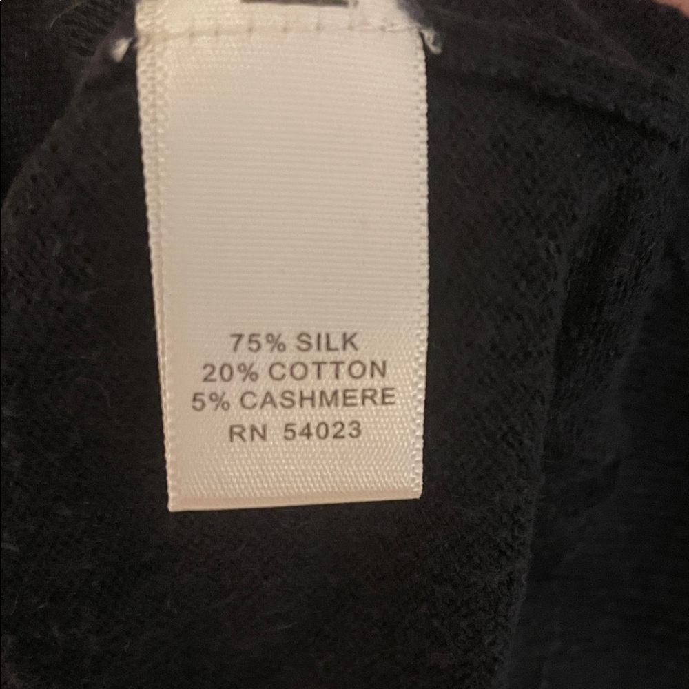 Banana Republic Men's Black Silk-Cotton Cashmere V-Neck Sweater - Picture 4 of 4